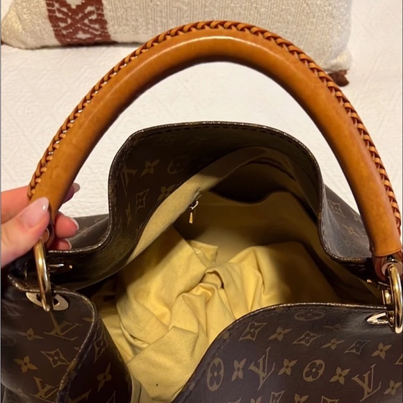 Louis Vuitton Artsy MM Monogram - Picture 10 of 10